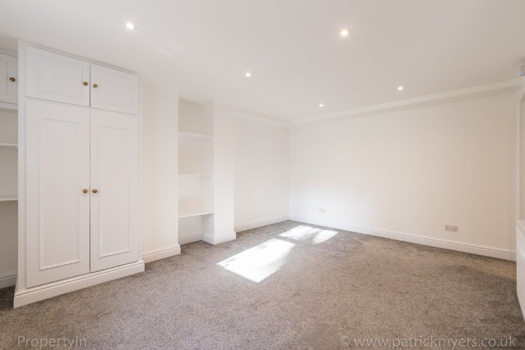 Property photo 2 of 12 Bedroom