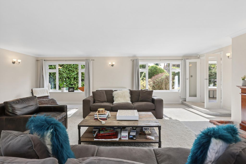 Property photo 3 of 19 Image