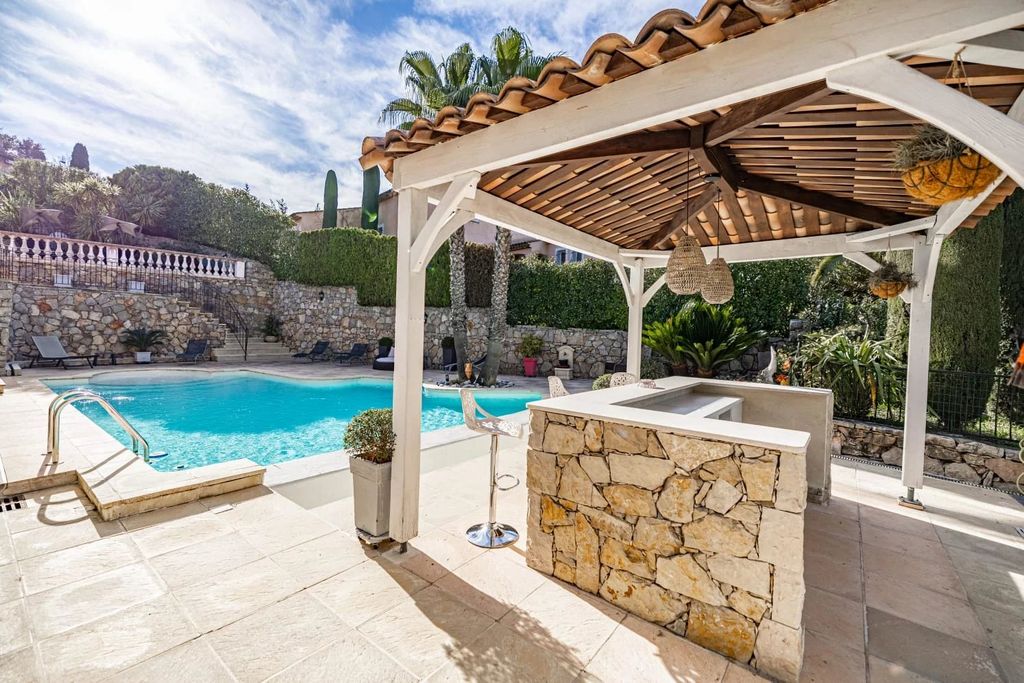 Property photo 2 of 11