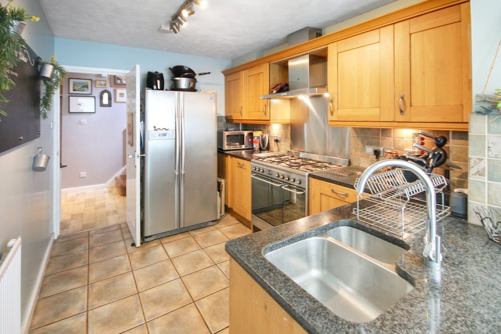 Property photo 3 of 27