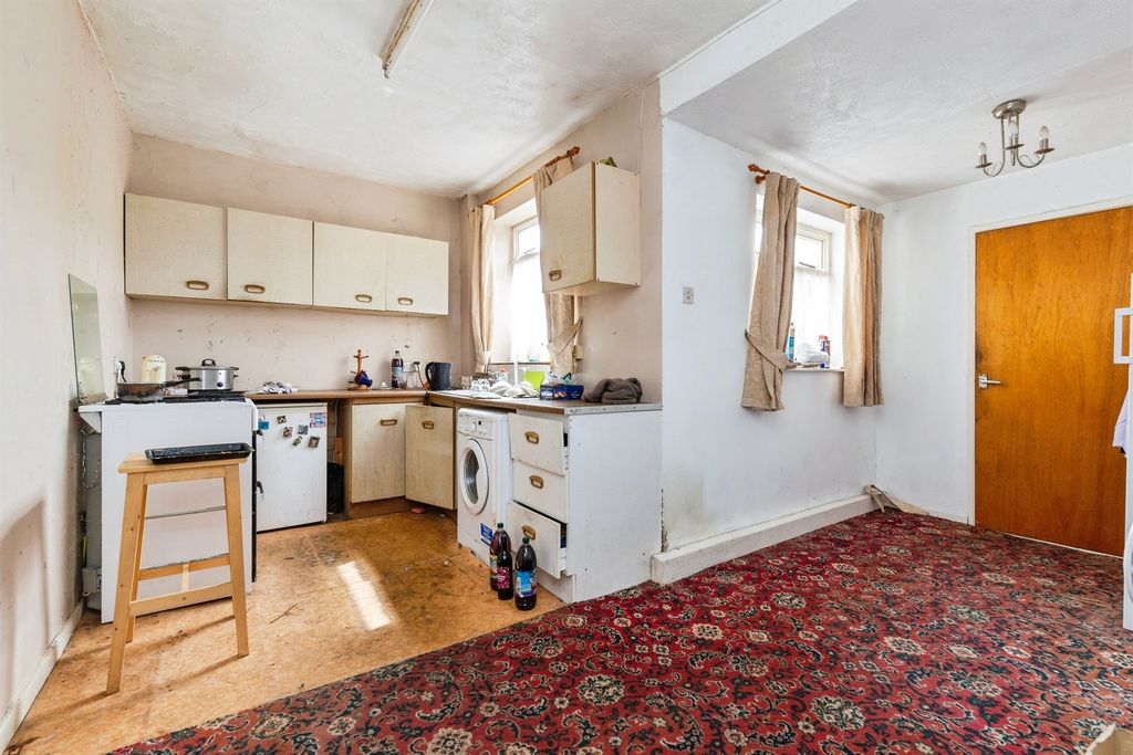 Property photo 3 of 12