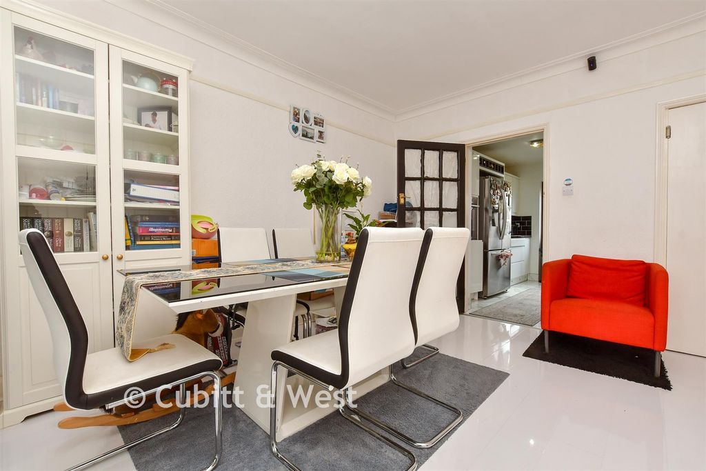 Property photo 2 of 14 Dining Area