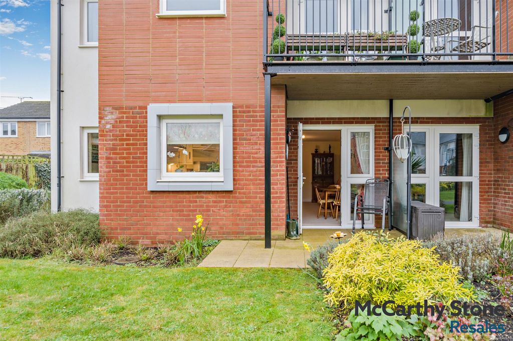 Property photo 1 of 21 8682036-Exterior04-800.Jpg