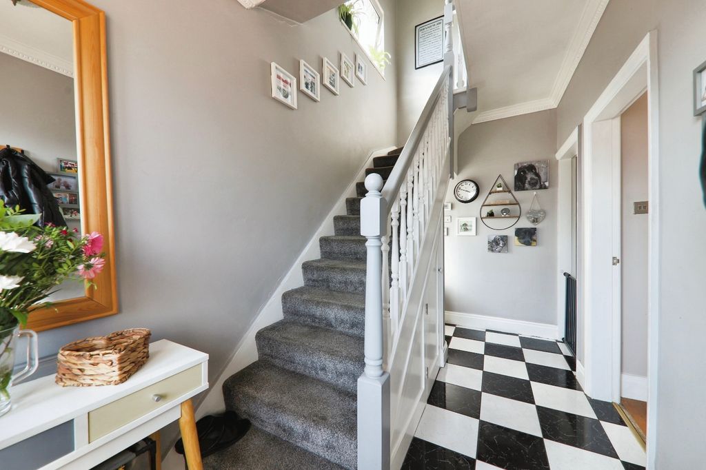 Property photo 2 of 13 4115964