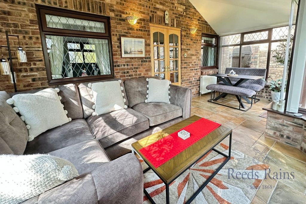 Property photo 2 of 25 Orangery