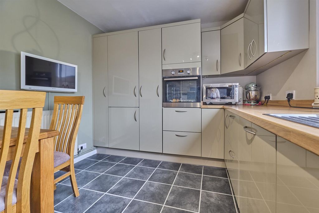 Property photo 3 of 16 Avenue South_1.Jpg