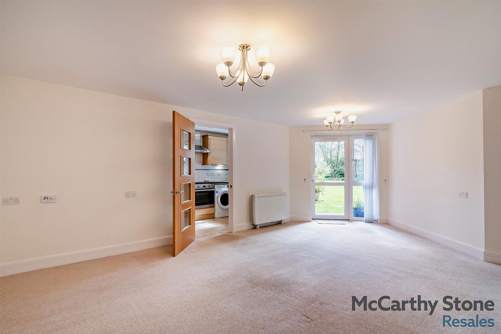 Property photo 3 of 28 8683104-Interior11-800.Jpg