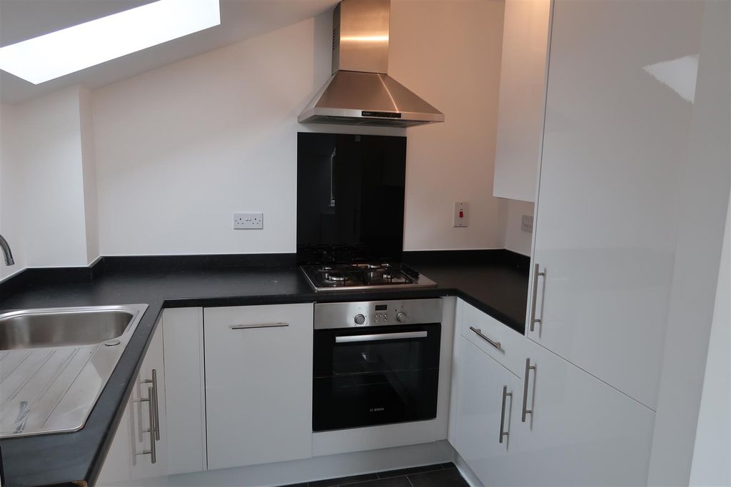 Property photo 2 of 7 Kitchen