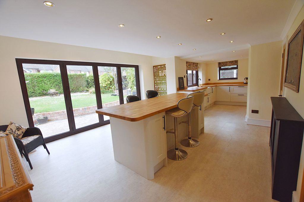 Property photo 2 of 25