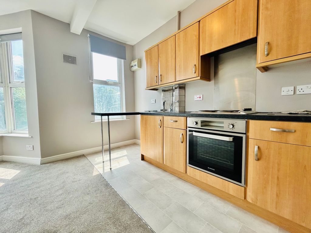 Property photo 3 of 5 Kitchen