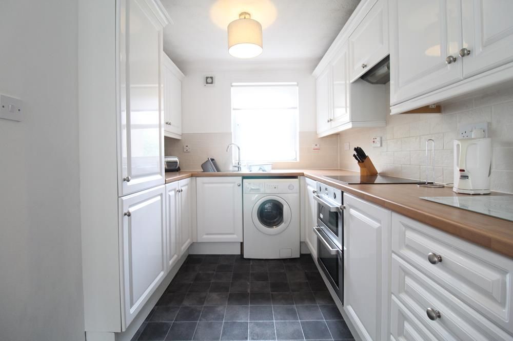 Property photo 3 of 7 Kitchen