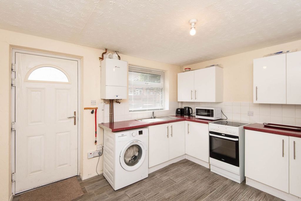 Property photo 3 of 9