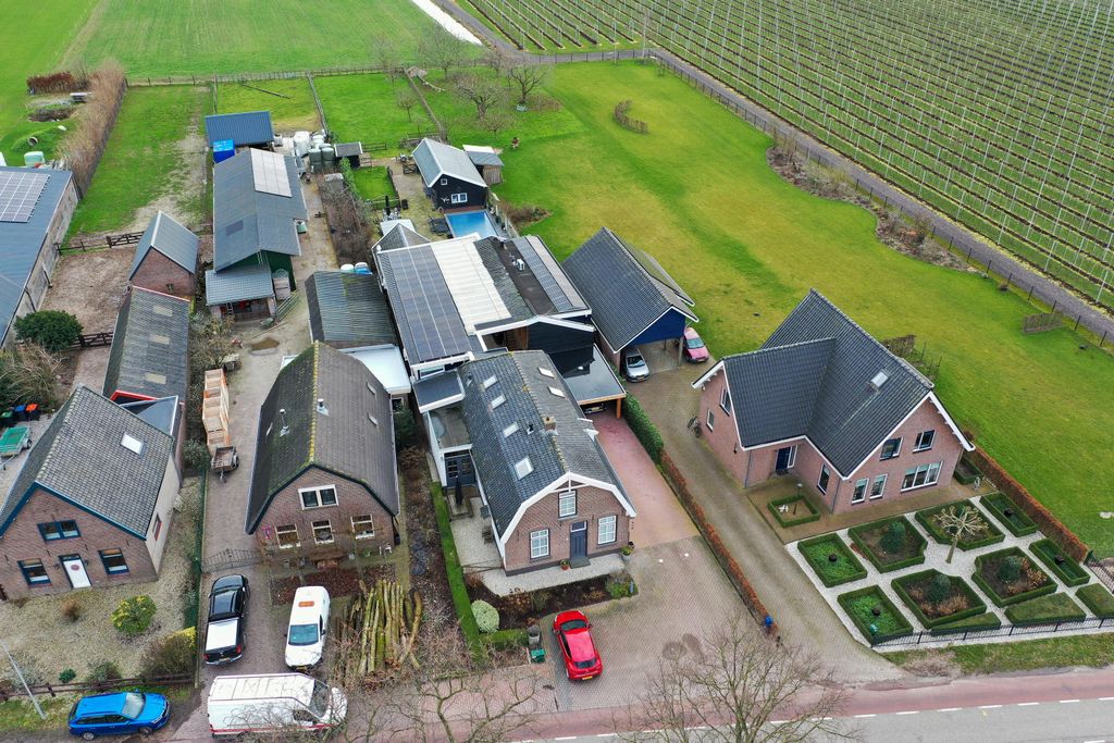 Property photo 2 of 59