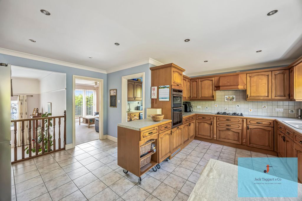 Property photo 3 of 22 Kitchen