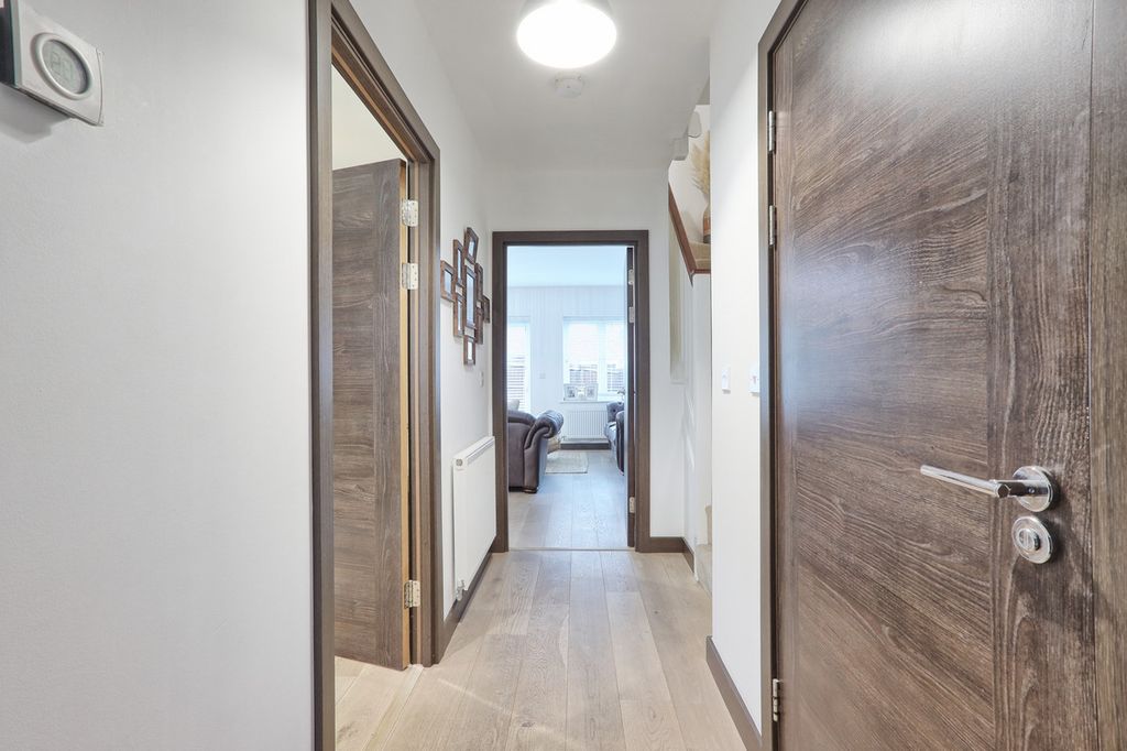 Property photo 2 of 32