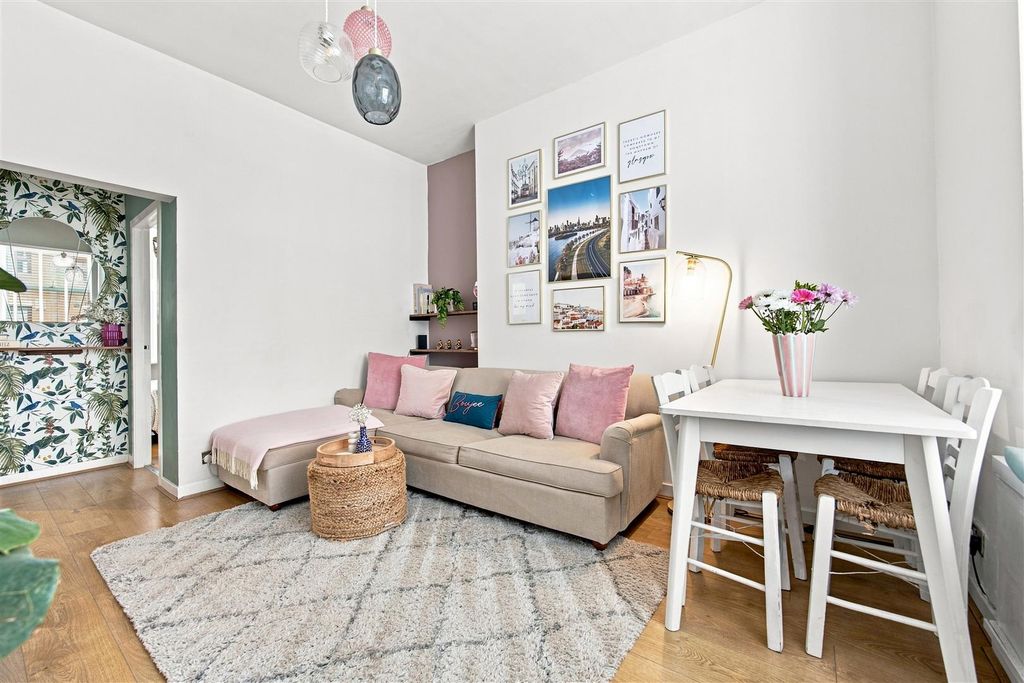 Property photo 2 of 11 04-21_Thistle_Street_Kirkintilloch_004.Jpg