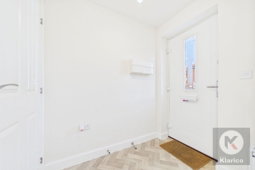 Property photo 2 of 15 Hallway