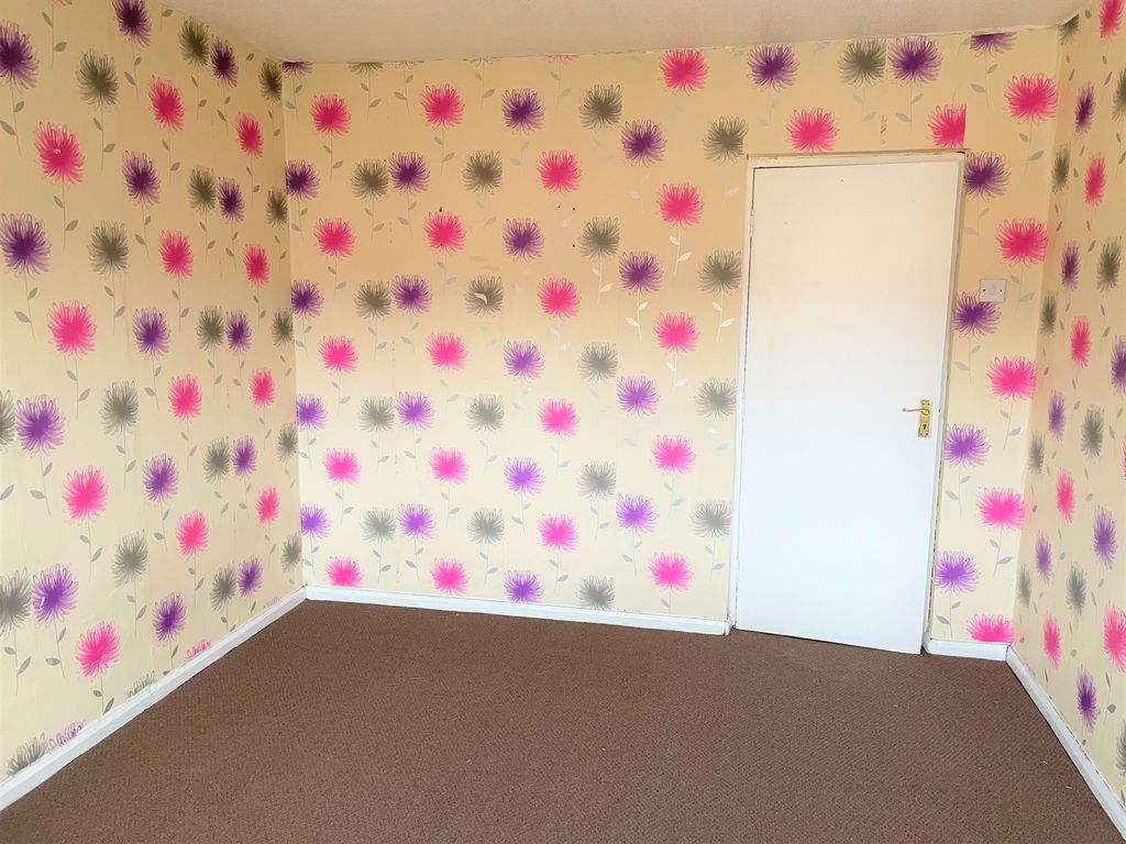 Property photo 3 of 7 Photo 6