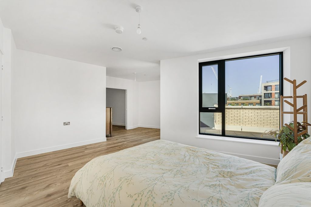Property photo 3 of 27 Bedroom