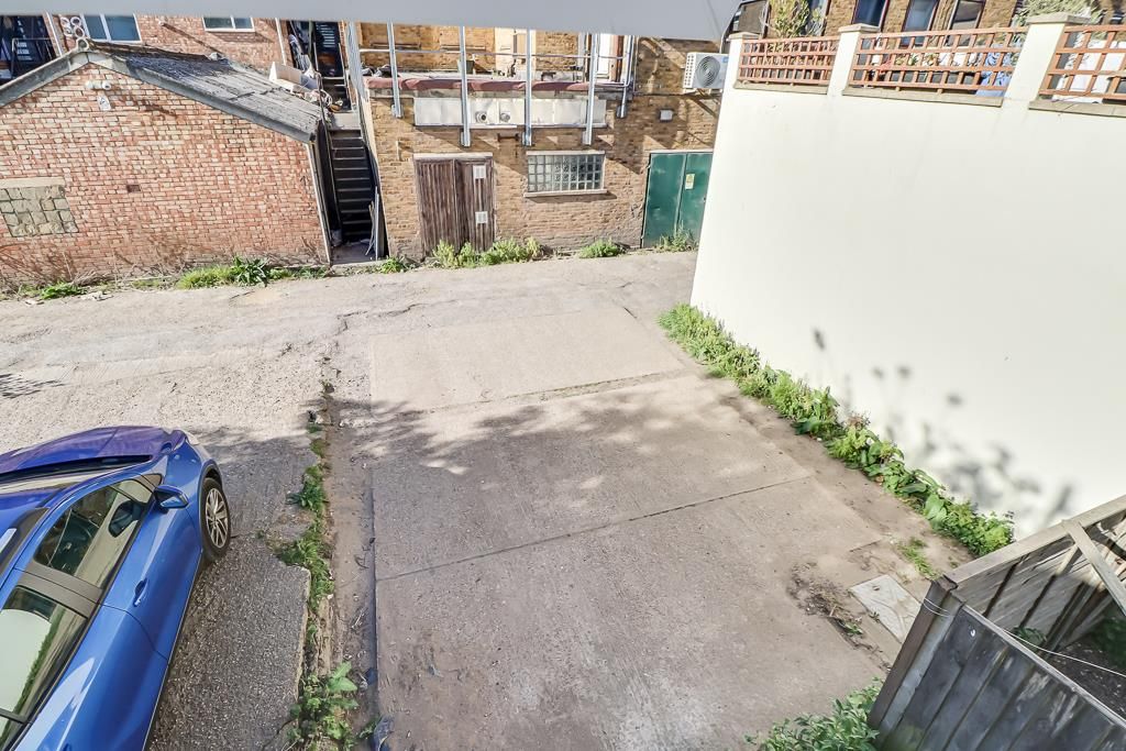Property photo 2 of 14 Communal Parking