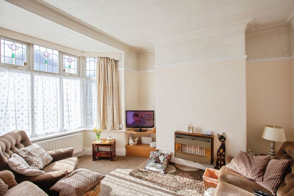 Property photo 2 of 18