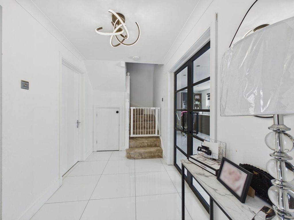 Property photo 3 of 47 Hallway