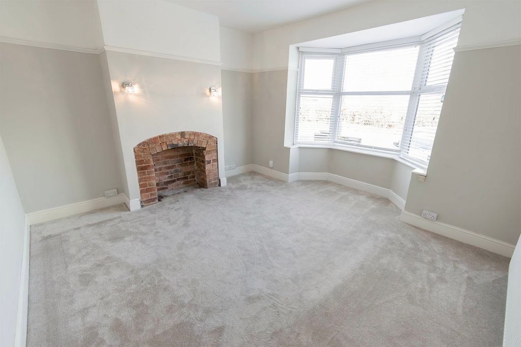 Property photo 2 of 12 Lounge
