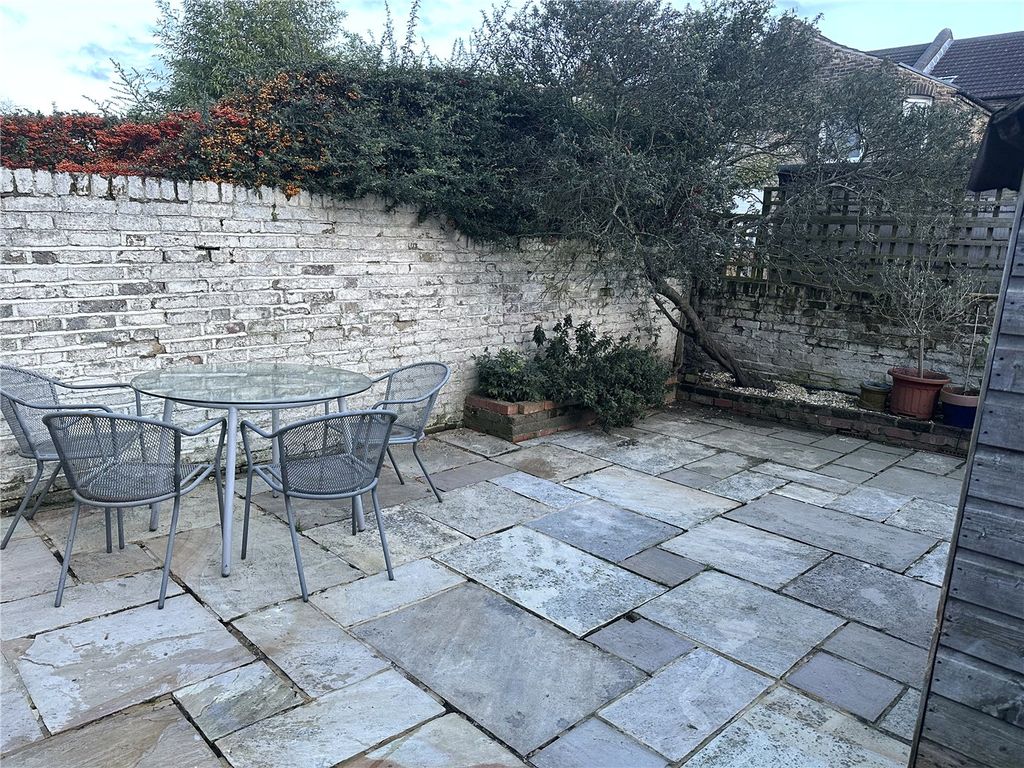 Property photo 3 of 8 Picture No. 12