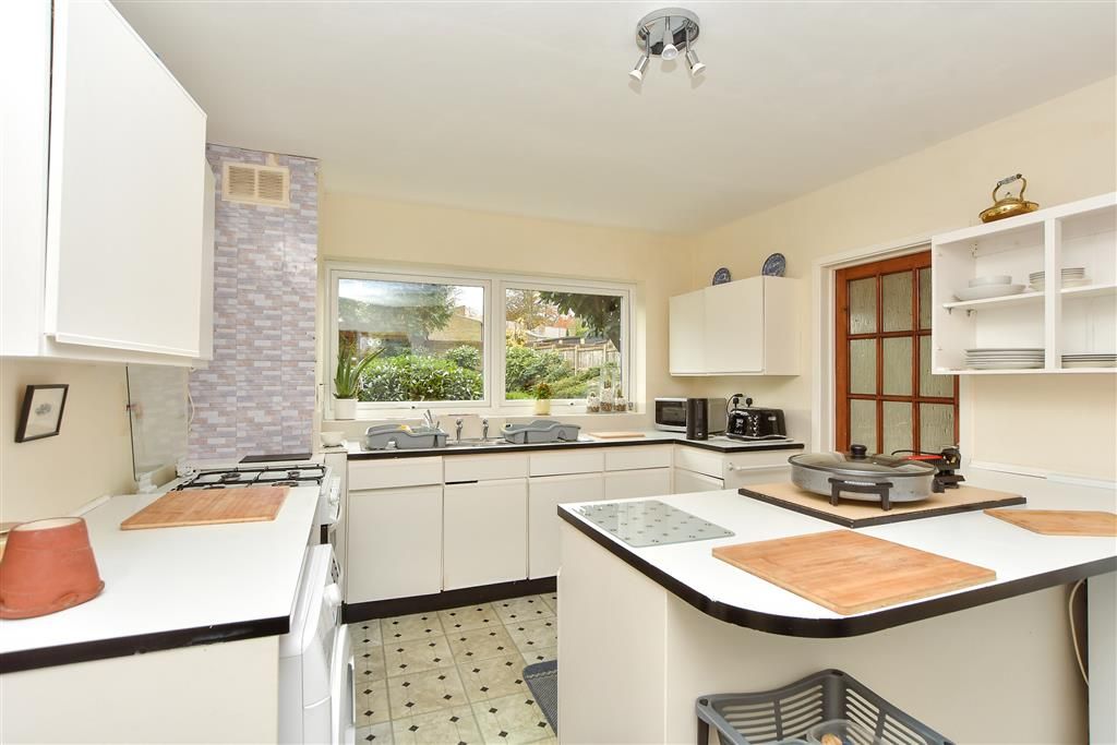 Property photo 1 of 8 Kitchen