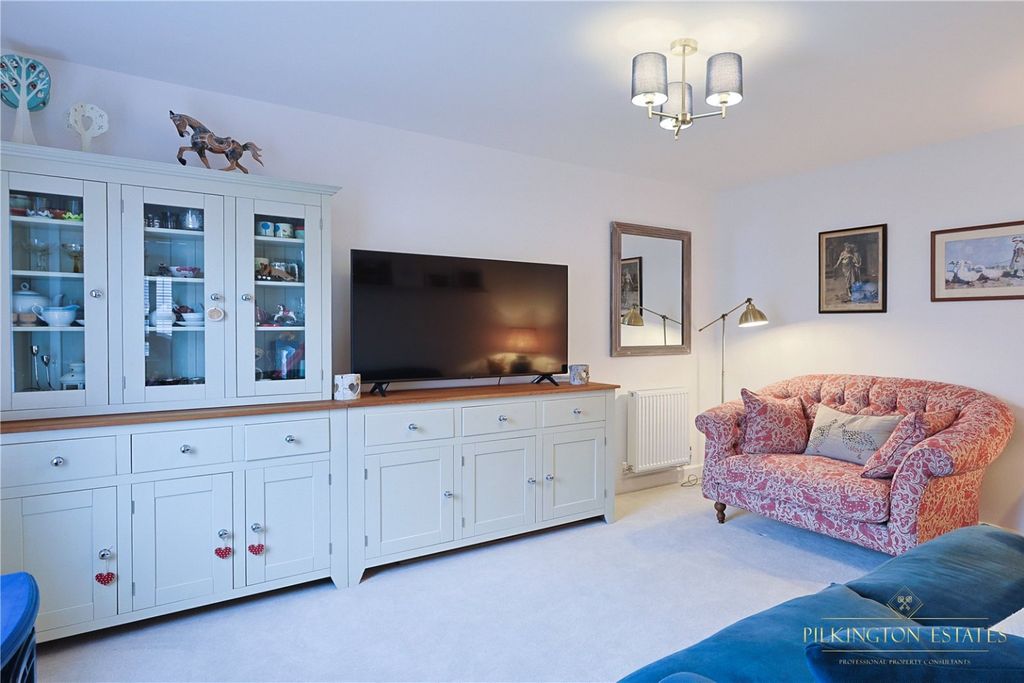 Property photo 2 of 19 4274231