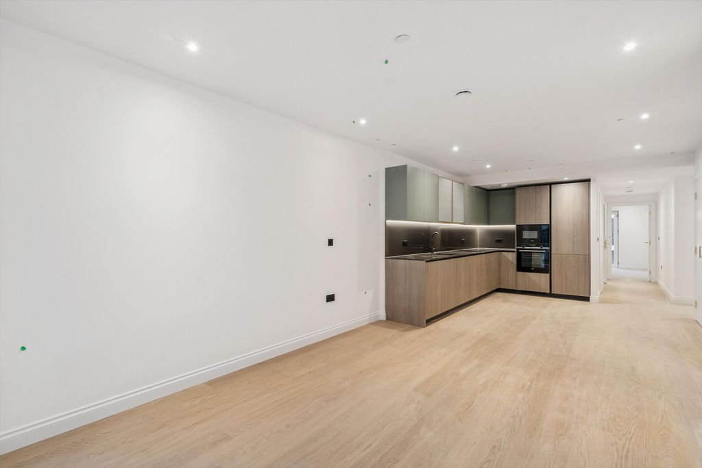 Property photo 3 of 19 Image