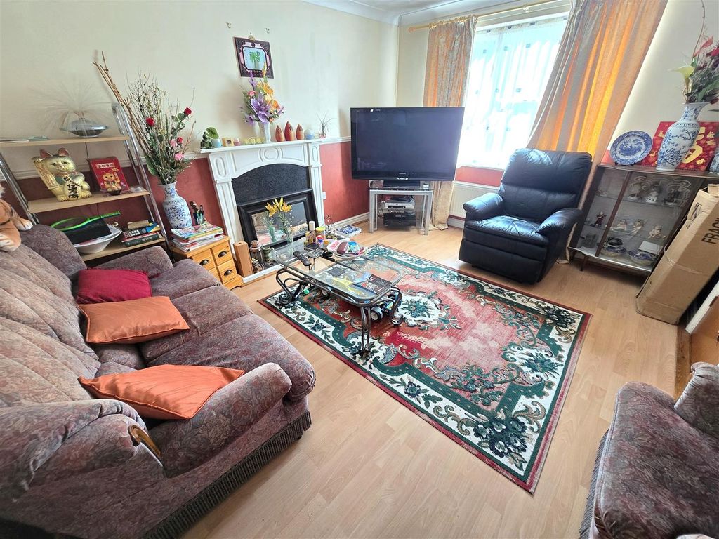 Property photo 2 of 10 Lounge