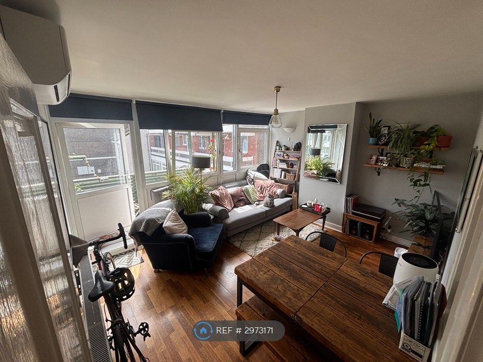 Property photo 1 of 5 Living Room