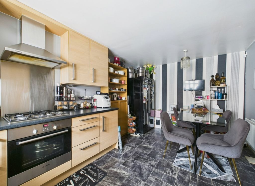 Property photo 3 of 16 Kitchen Dining Room