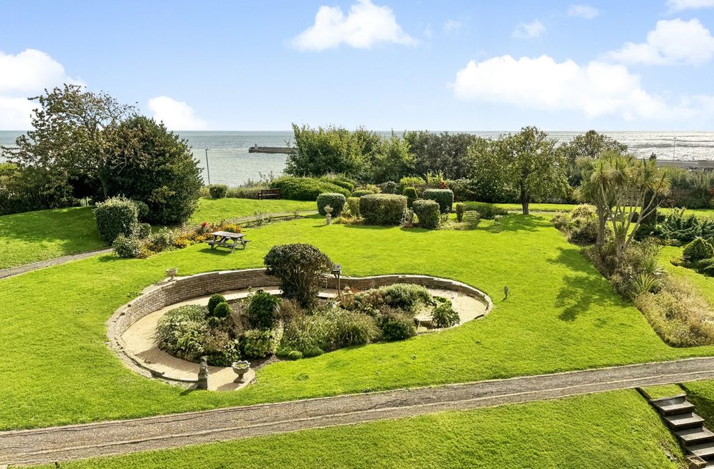 Property photo 1 of 21 Sea Views