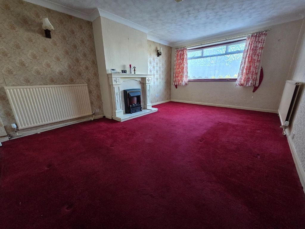 Property photo 2 of 14 Lounge