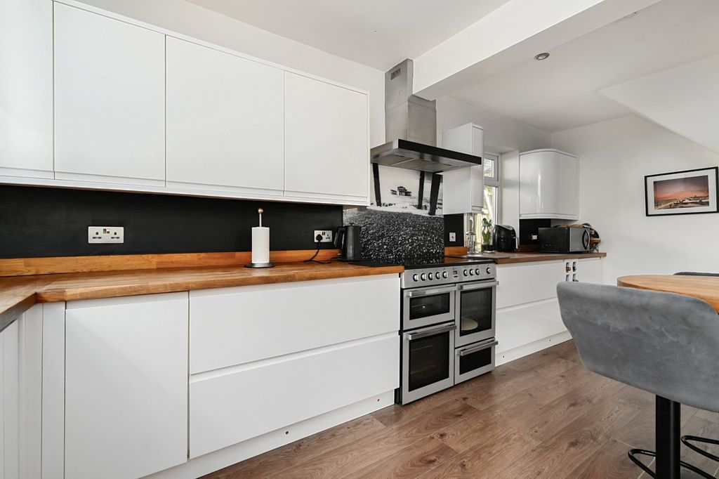 Property photo 3 of 27 Kitchen