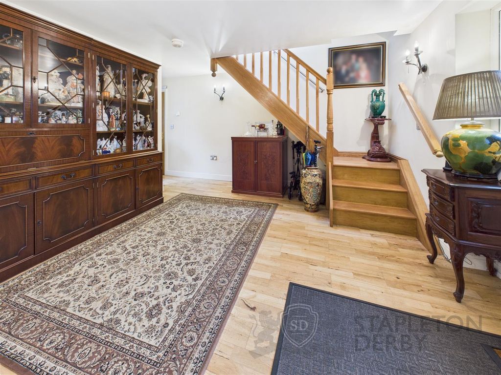 Property photo 3 of 33 Cam04709G0-Pr0240-Still009.Jpg