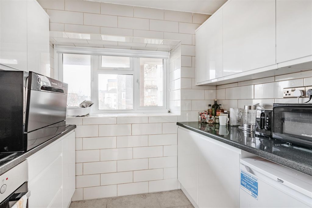 Property photo 3 of 9 Kitchen