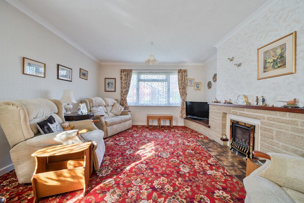 Property photo 2 of 21 Living / Dining Room