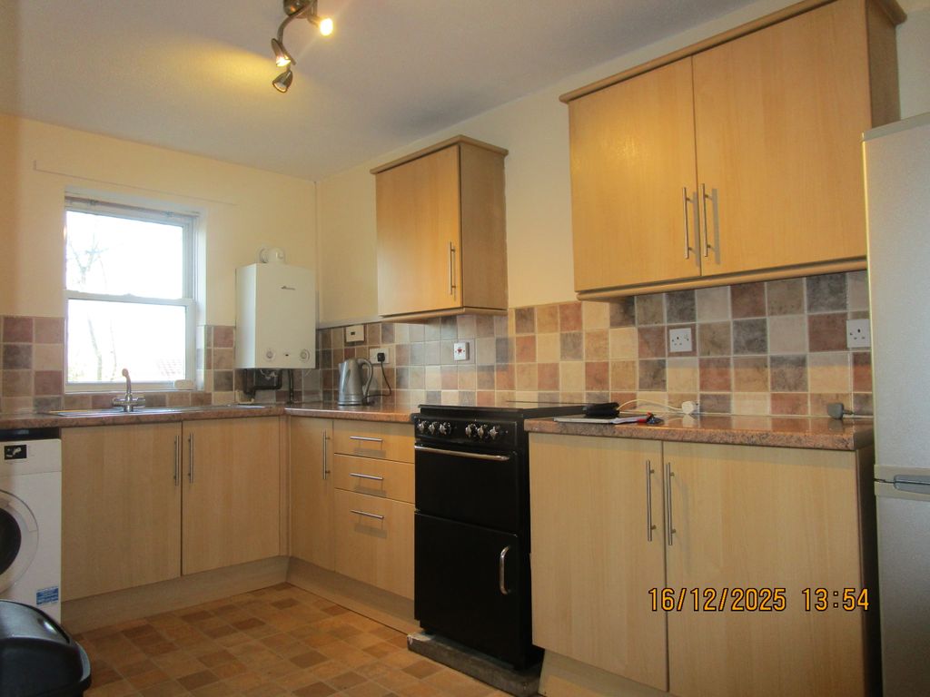 Property photo 3 of 12 Fitted Kitchen