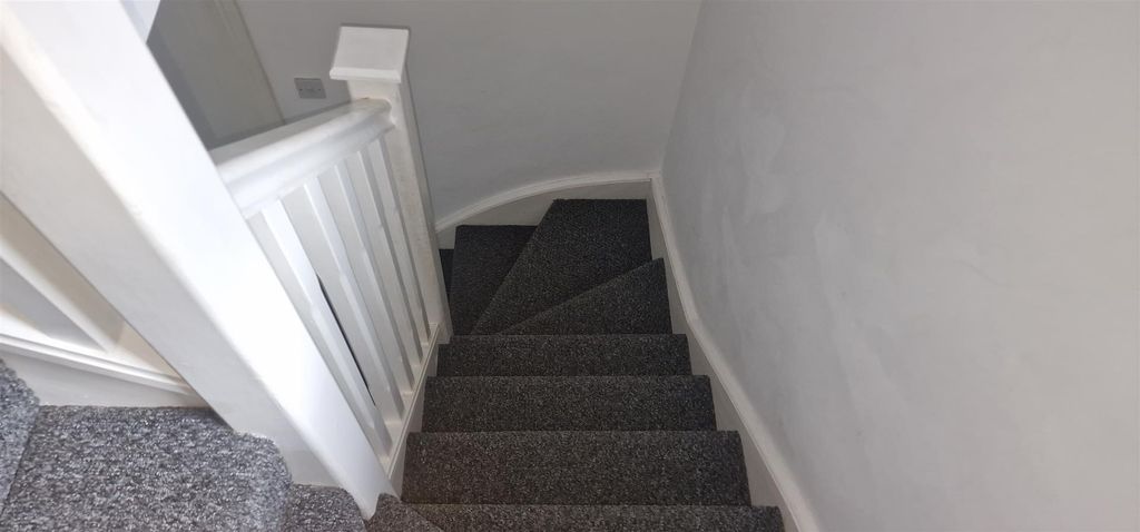 Property photo 3 of 9 Stairs.Jpg