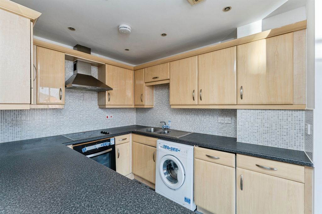Property photo 3 of 11