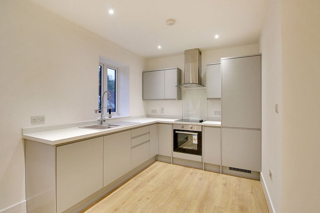 Property photo 2 of 8 Photo 4