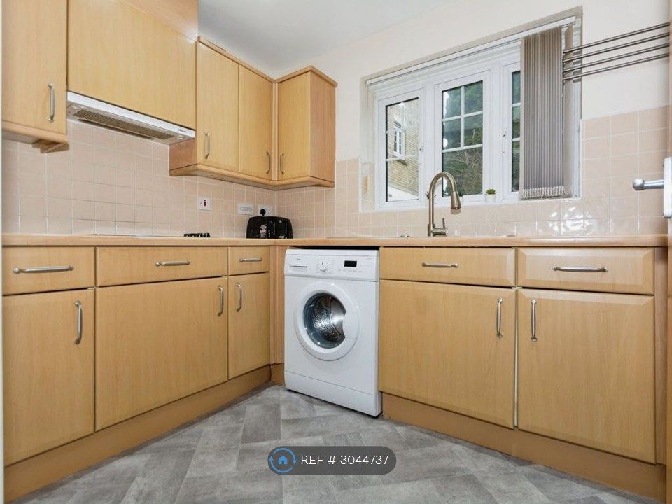 Property photo 3 of 7 Kitchen