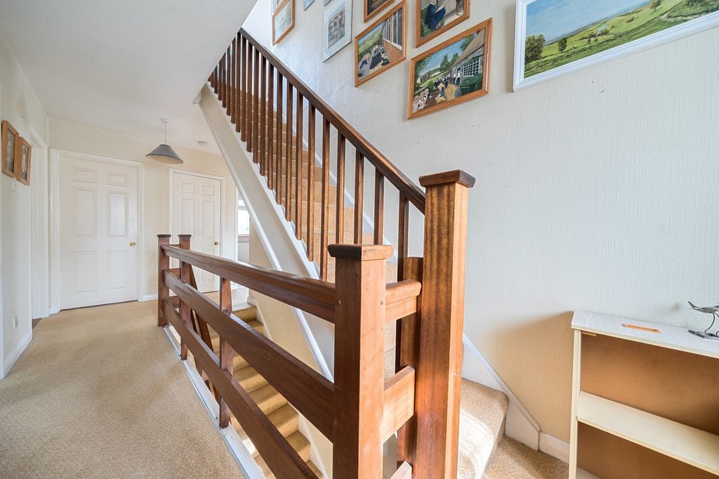 Additional image 10 of 5 bed detached house for saleRectory Road, Farnborough GU14