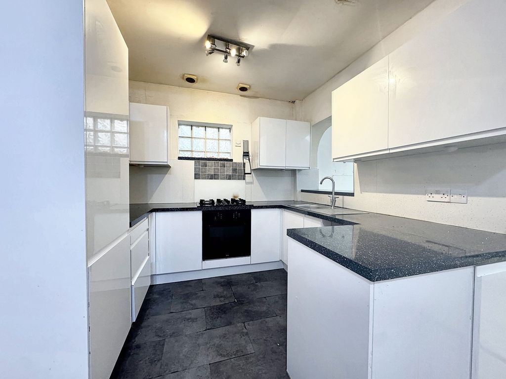Property photo 3 of 29