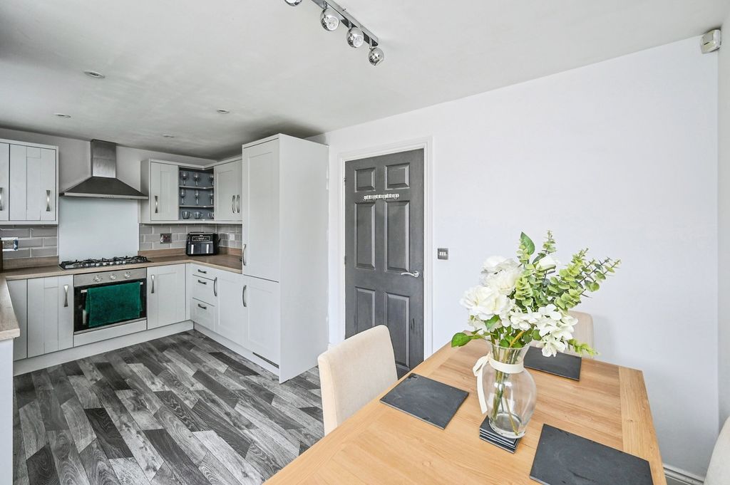 Property photo 3 of 21 Dining Kitchen