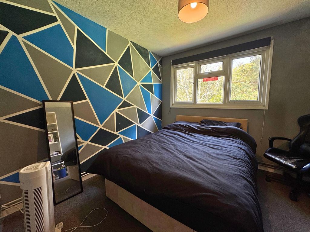 Property photo 2 of 10 Bedroom