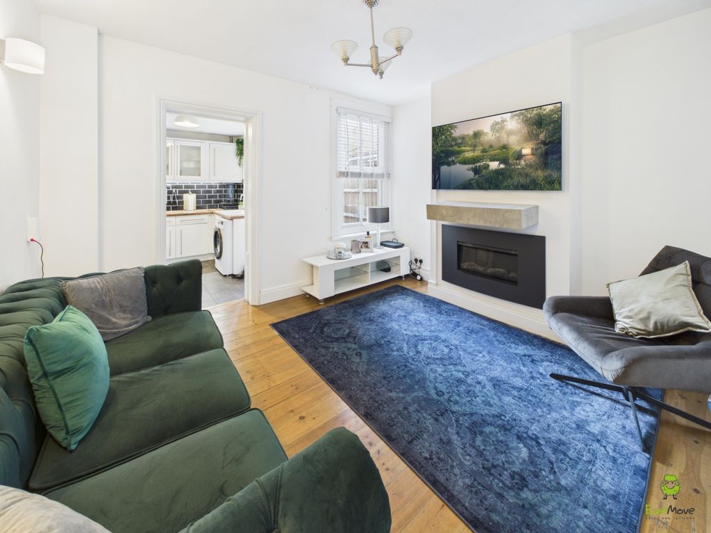 Property photo 3 of 8 Presented By Robert At Ewemove Bexleyheath And Dar